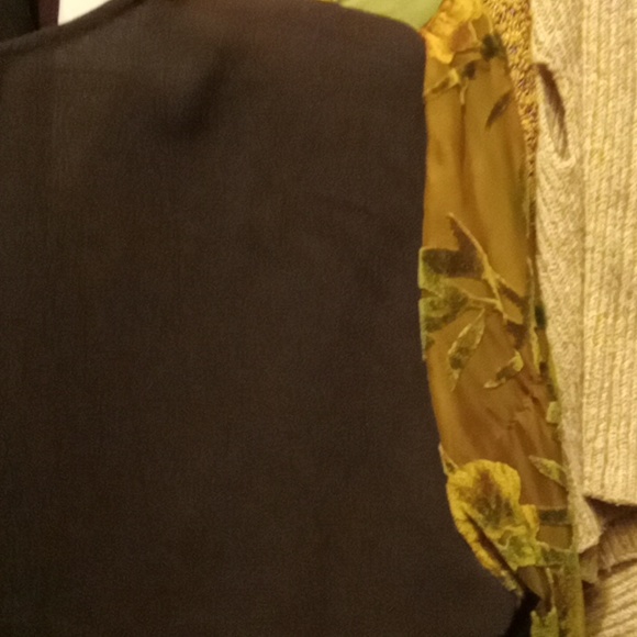 Petie blouse bySencer Alexis. - Picture 8 of 8